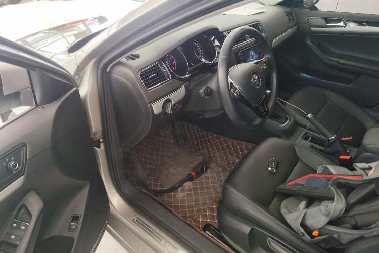 Used Volkswagen Sagitar 2017 1.6L Automatic Comfort Model Driver Seat