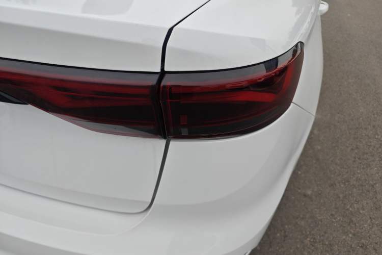 Used Geely Auto Emgrand 2022 4th Generation 1.5L CVT Luxury Model Right Rear Taillight