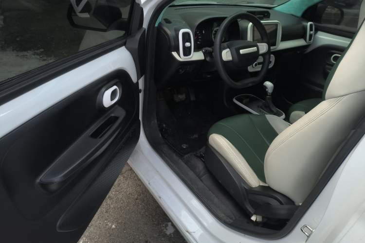 Used Roewe Clever 2021 302 km New Four-Seater Super-Efficient Version