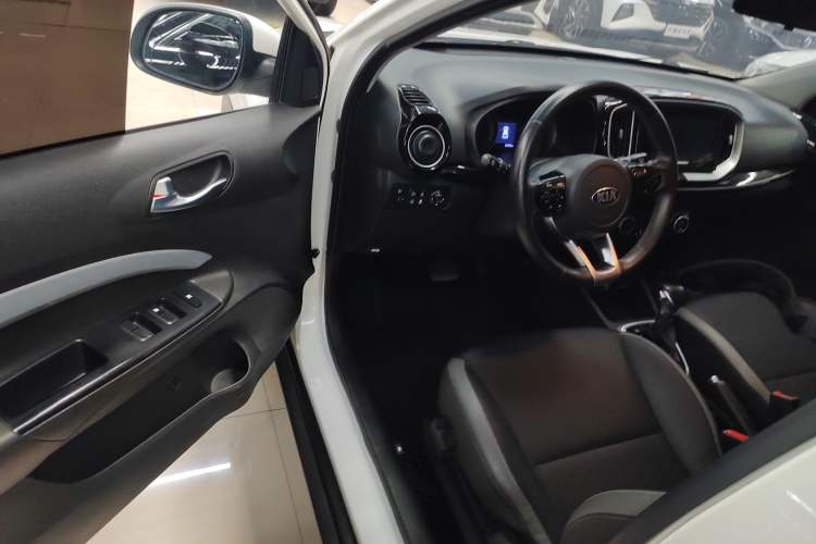 Used Kia kx1 Stonic 2019 1.4L Automatic Fun Edition China VI Driver Seat