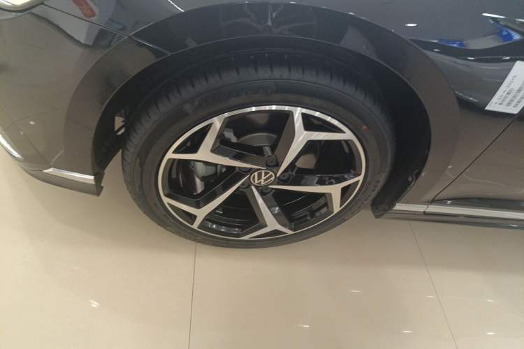 Used Volkswagen Magotan 2023 2 Million Units Limited Edition 330TSI DSG Leading Version Exterior 4