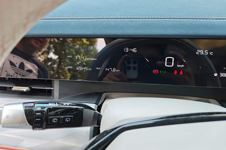 Used NETA L 2024 Extended-Range 310 Flash-Charge Red Edition
