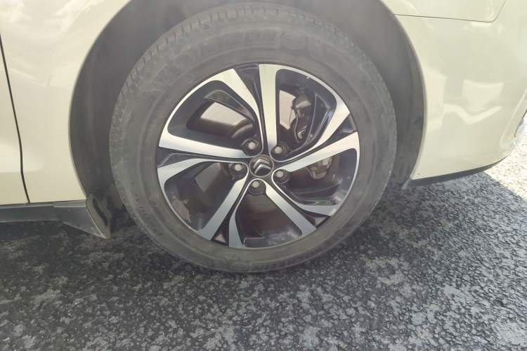 Used Citroen C5 2017 350THP Automatic Luxury Model Right Front Wheel Hub