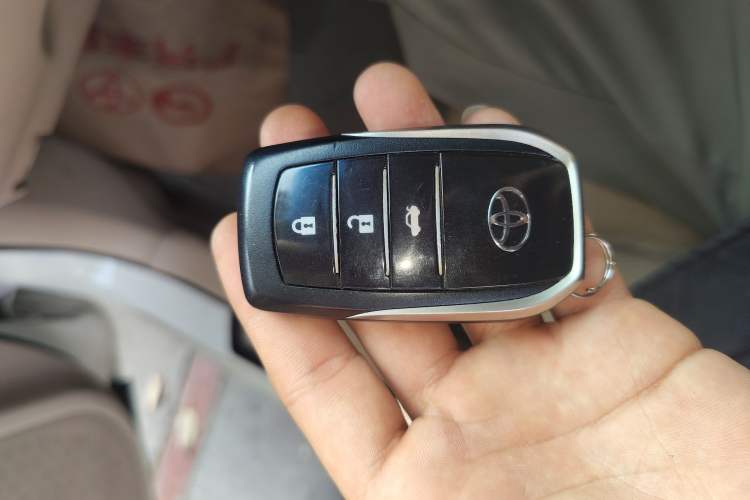 Used Toyota Camry 2012 Luxurious Edition 2.5HG Zunrui