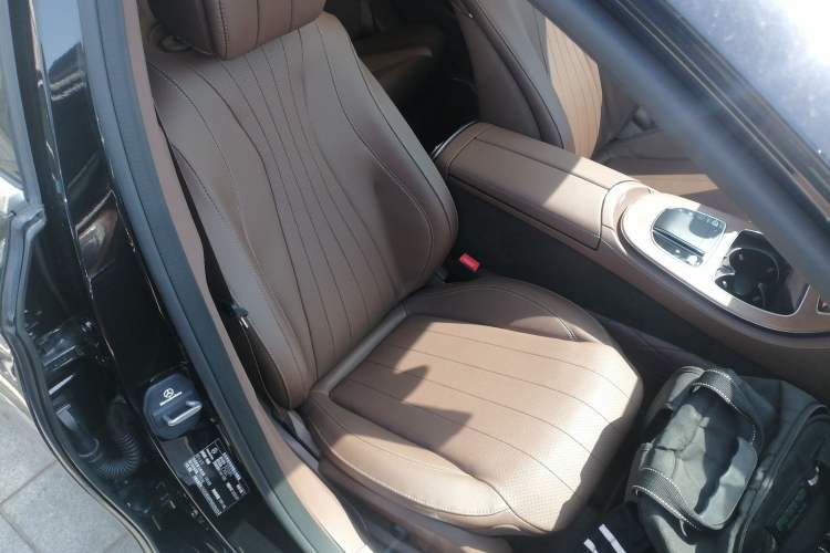 Used Mercedes-Benz E-Class 2023 Updated E 300 L Fashion Edition Right Front Seat