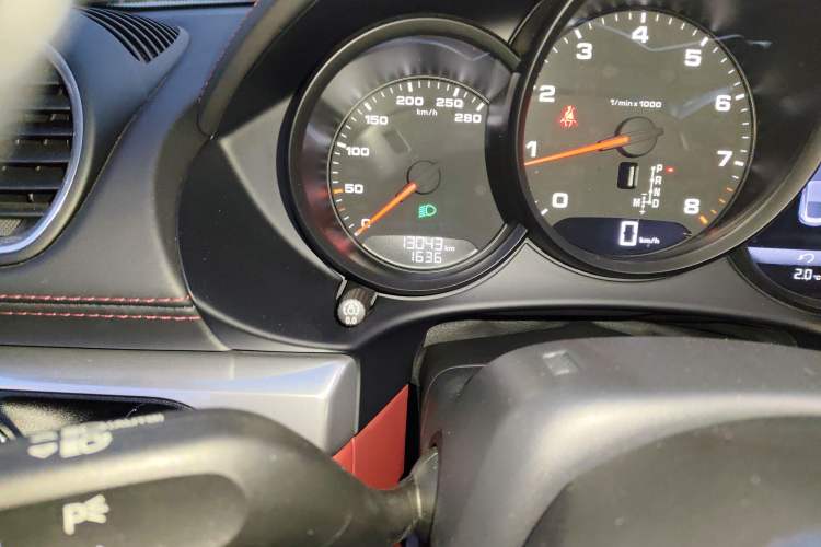 Used Porsche 718 2023 Boxster Style Edition 2.0T Odometer Close Up