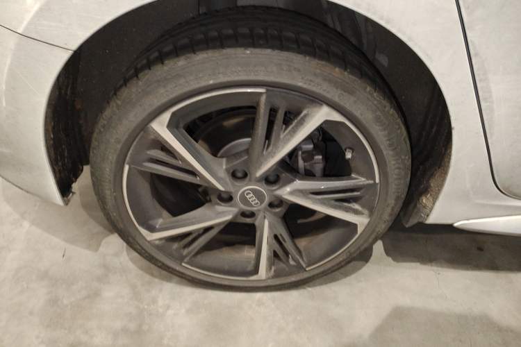 Used Audi A3 2022 Sportback 35 TFSI Fashionable Sports Model Right Rear Wheel Hub