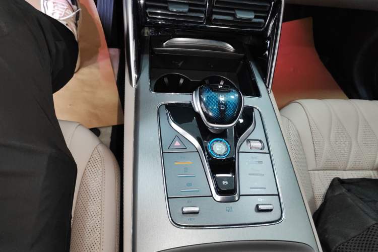 Used BYD Tang New Energy 2024 DM-i Glory Edition 112KM Prestige Model
