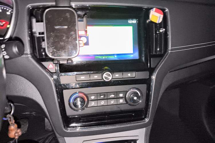 Used Roewe RX5 2018 20T Two-Wheel Drive Manual Flagship Edition Audio And AC Panel