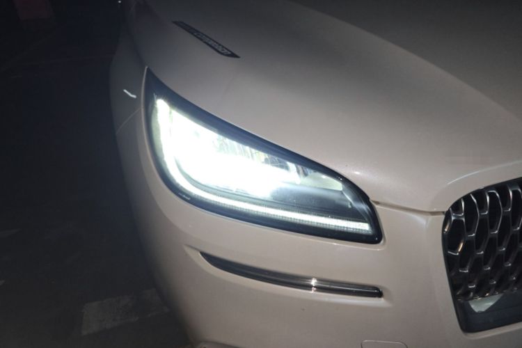 Used Lincoln Corsair 2020 2.0T Two-Wheel Drive Luxury Edition Right Front Headlight