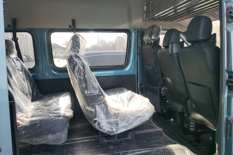 Used Foton Toano 2024 Tuyano Pro Multi-Function 2.0T Manual Rear-Drive Long Wheelbase Mid-Roof Design Single Rear Tire—Available in 5/6/7/9-Seater Configurations Left Rear Seat