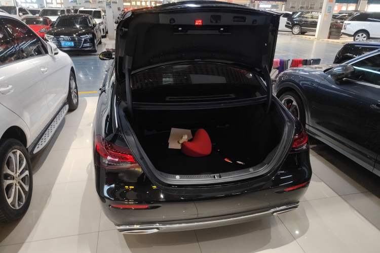 Used Mercedes-Benz E-Class 2023 Facelift E 260 L 4MATIC
