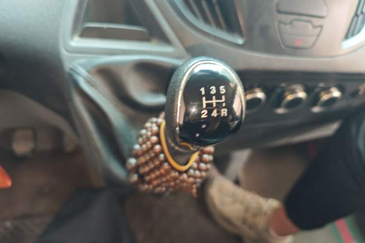 Used Ford Transit 2019 2.0T Diesel Multi-Purpose Commercial Vehicle Mid-Drive Mid-Roof 6-Seater China VI Standard