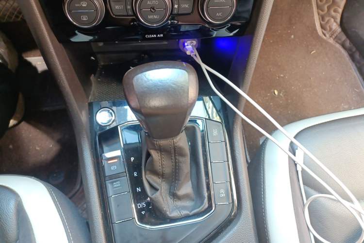 Used Volkswagen Tiguan L 2017 330TSI Automatic Two-Wheel Drive Luxury Edition Gear Lever