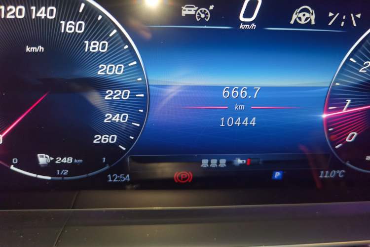 Used Mercedes-Benz GLE 2023 GLE 450 4MATIC Stylish Model Odometer Close Up