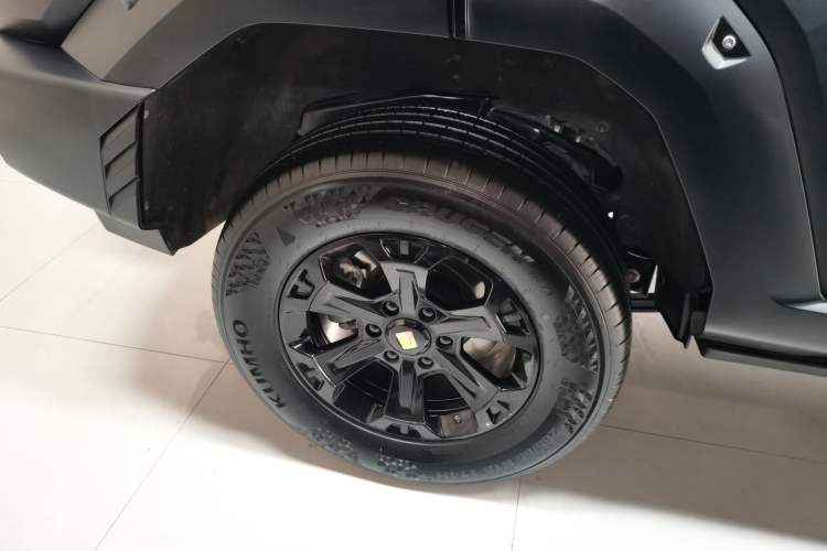 Used Tank 400 New Energy 2024 Hi4-T Off-Road Edition Right Rear Wheel Hub