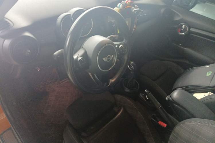 Used MINI 2016 1.5T COOPER Five-Door Edition Center Console