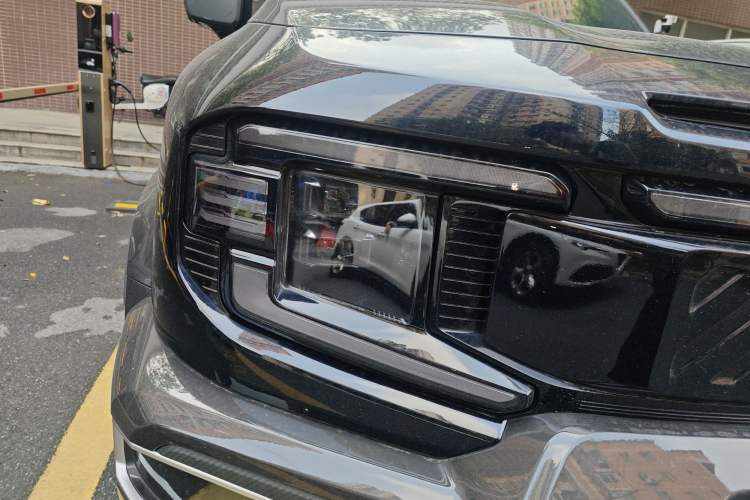 Used Deepal G318 2025 Worry-Free Cross-Country Edition Four-Wheel Drive Distant Mountains Version Right Front Headlight