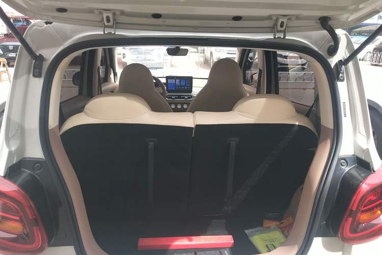 Used Wuling Hongguang MINIEV 2025 Four-Door Version Premium Edition Trunk