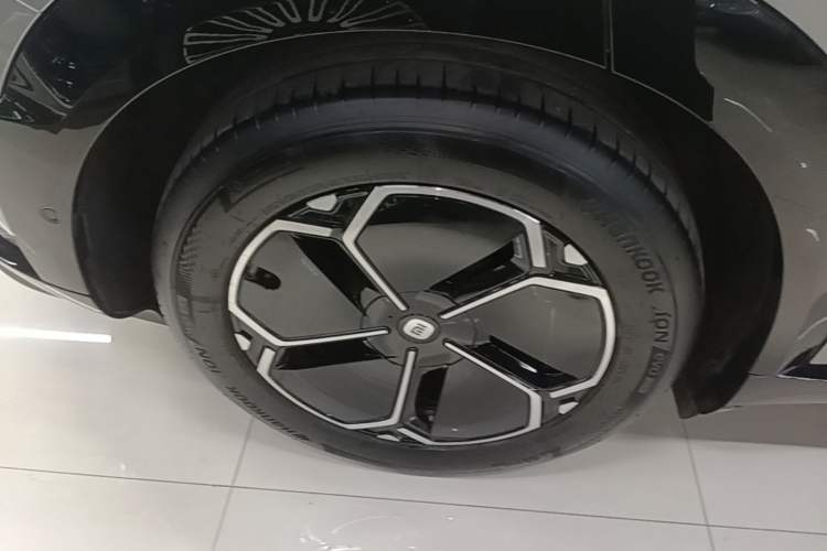 Used Xiaomi Auto YU7 2025 Ultra-Long Range All-Wheel Drive Pro Version
