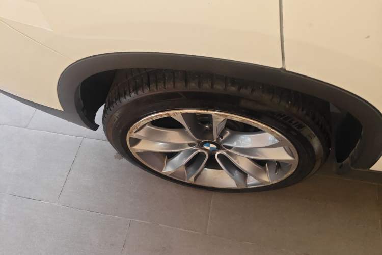 Used BMW X1 2013 sDrive18i Sport Design Package Right Rear Wheel Hub