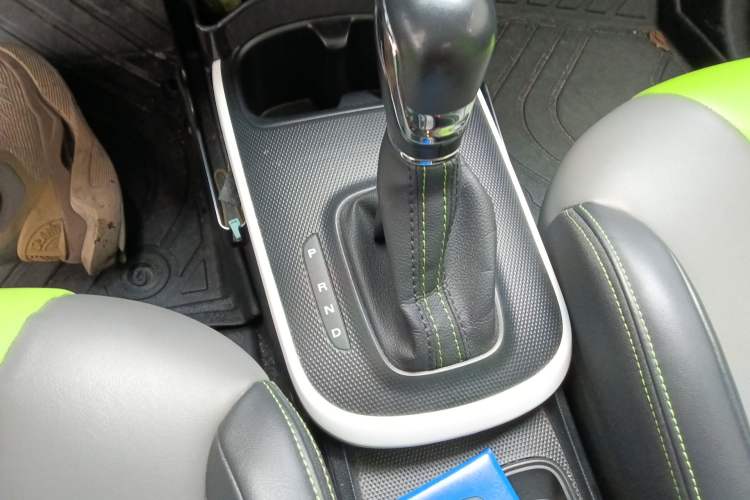 Used Roewe Clever 2021 302 km New Four-Seater Super-Efficient Version Gear Lever