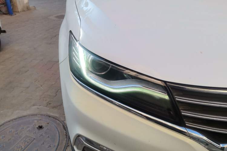 Used Roewe RX5 2016 20T Two-Wheel Drive Automatic Internet Smart Edition
