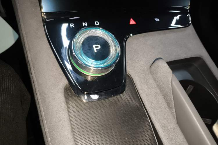 Used VOYAH PASSION 2024 PHEV Four-Wheel Drive Ultra-Long Range Executive Edition