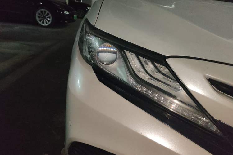 Used Toyota Camry 2019 2.5S FENGSHANG Version China V Standard Right Front Headlight