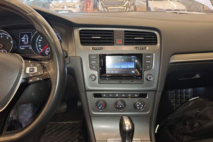 Used Volkswagen Golf 2016 230TSI Automatic Luxury Version
