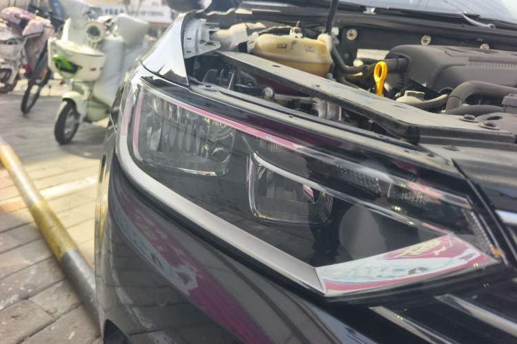 Used Volkswagen Magotan 2018 330TSI DSG Advanced Model Right Front Headlight