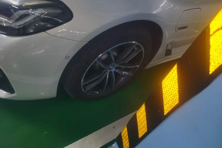 Used BMW 5 Series New Energy 2022 Updated Version 535Le Luxury Package Exterior 4