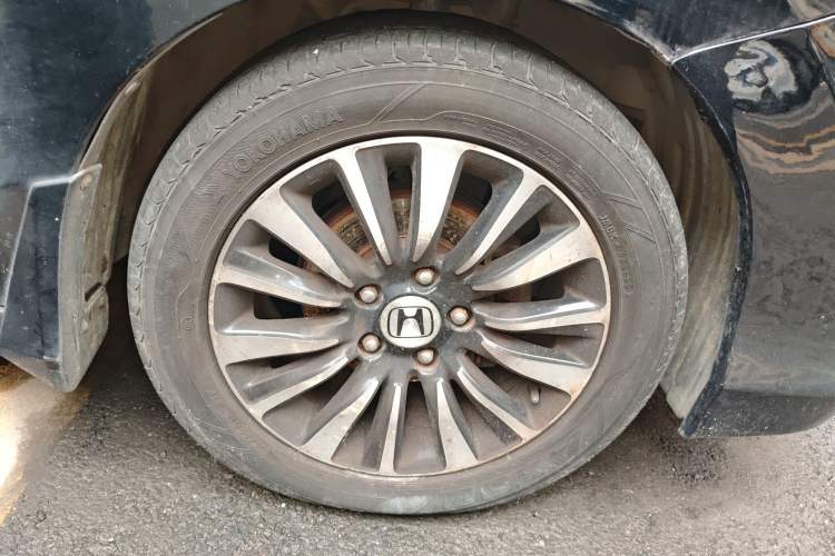 Used Honda Crider 2013 1.8L automatic luxury edition Right Front Wheel Hub