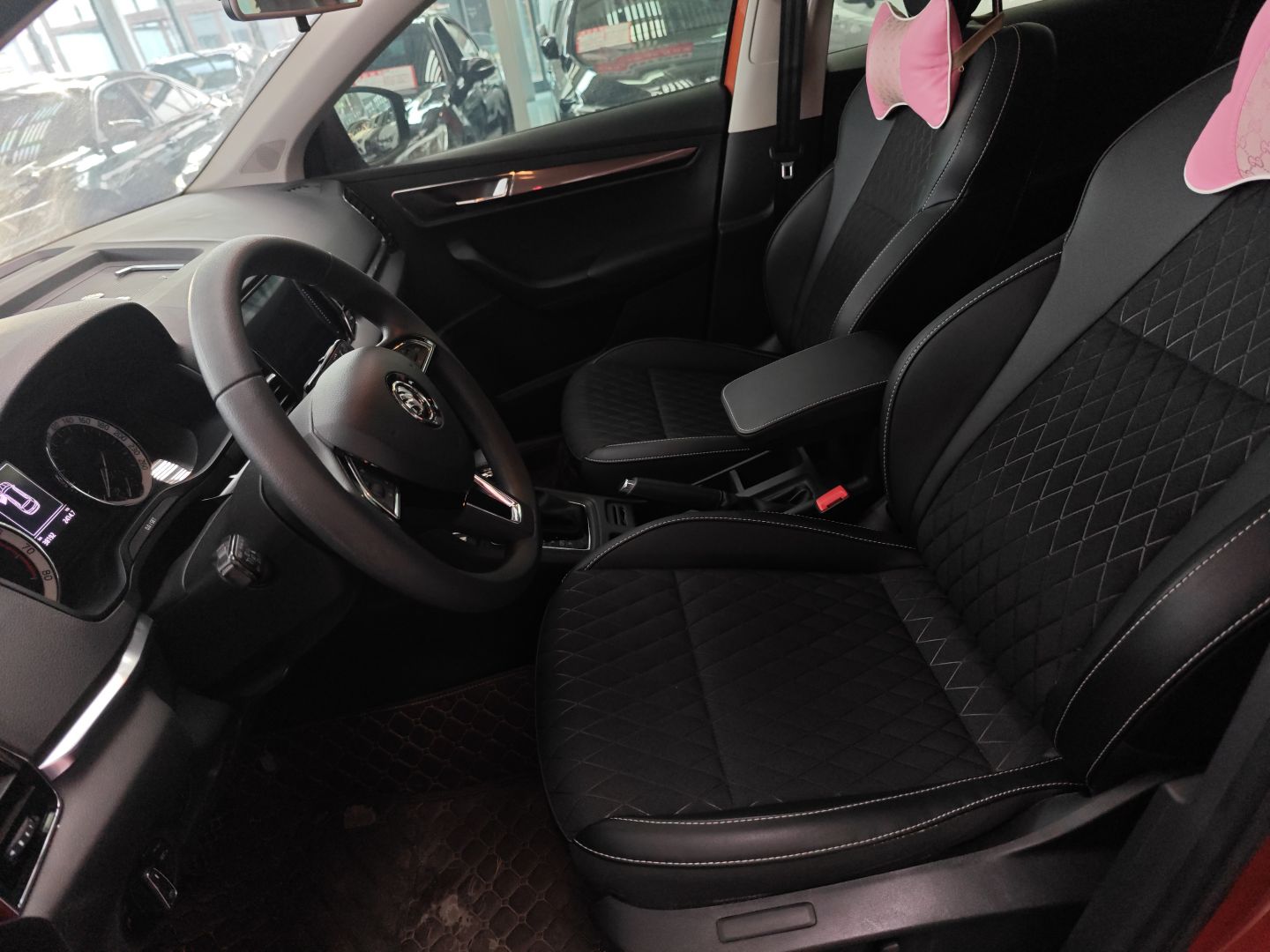 Переднее сиденье в автомобиле