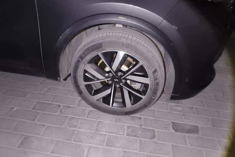 Used Li Auto L8 2023 Air model
