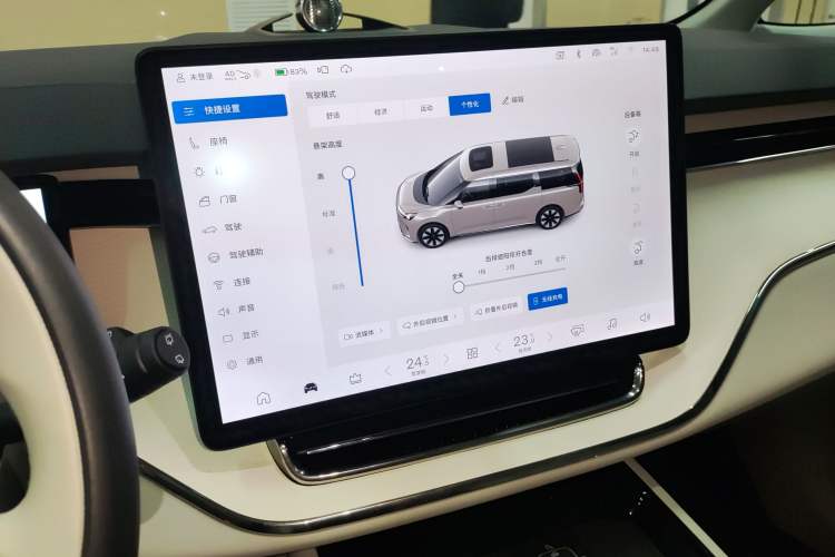 Used Volvo EM90 2025 Ultra Six-Seater
