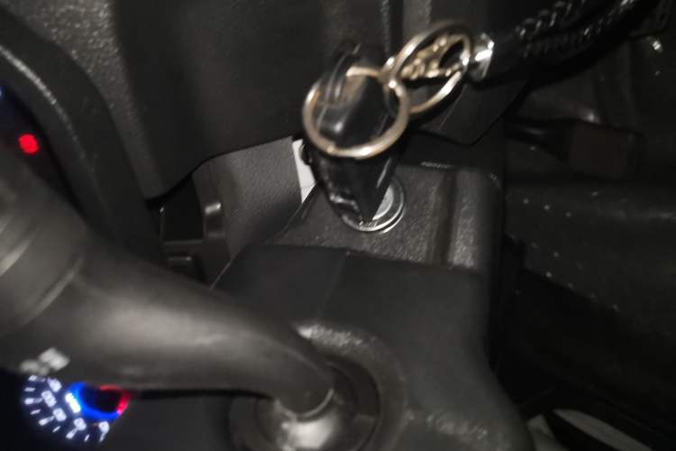 Used Iveco Daily 2022 2.5T A37 M1 Passenger Van 5-9 Seats Long Wheelbase Mid-Roof Design Dual Tires Side Sliding Doors