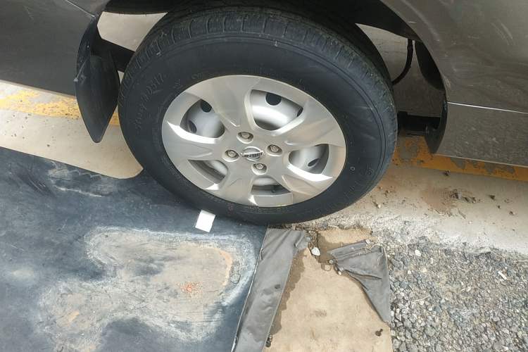 Used Jinbei New Hiace X30L 2023 1.5L Wealth Edition Van 2/5 Seats Non-Air-Conditioned Version SWC15M