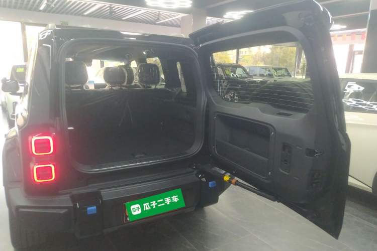 Used iCAR V27 2026 Model 200KM Four-Wheel Drive Falcon 500 Trunk