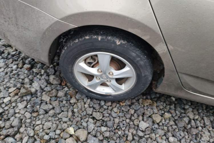 Used Hyundai Verna (older generation) 2014 1.4L Manual Smart GLS Trim Right Rear Wheel Hub