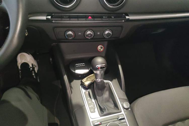 Used Audi A3 2016 Limousine 35 TFSI Ambition Edition Gear Lever
