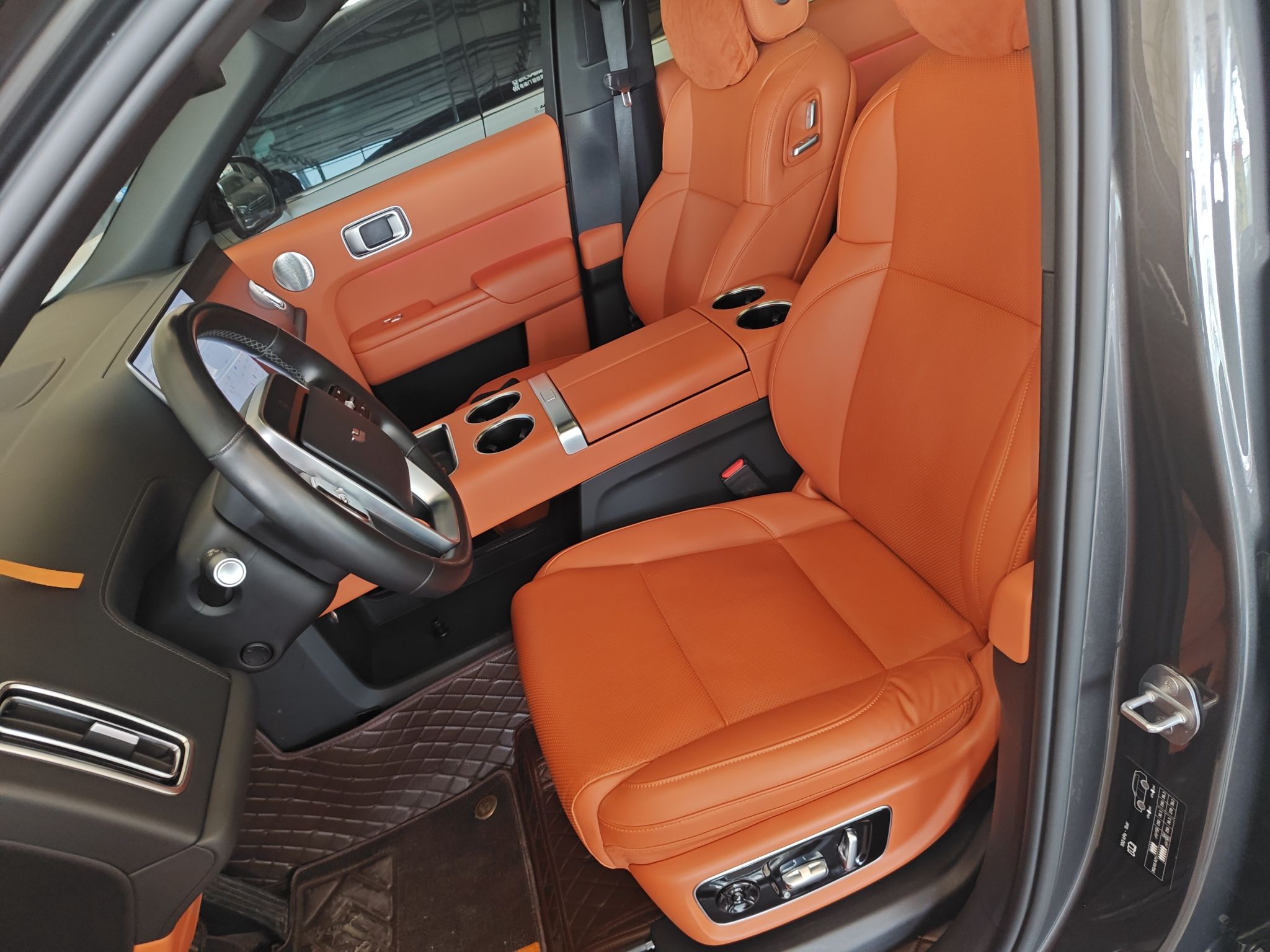 Переднее сиденье в автомобиле