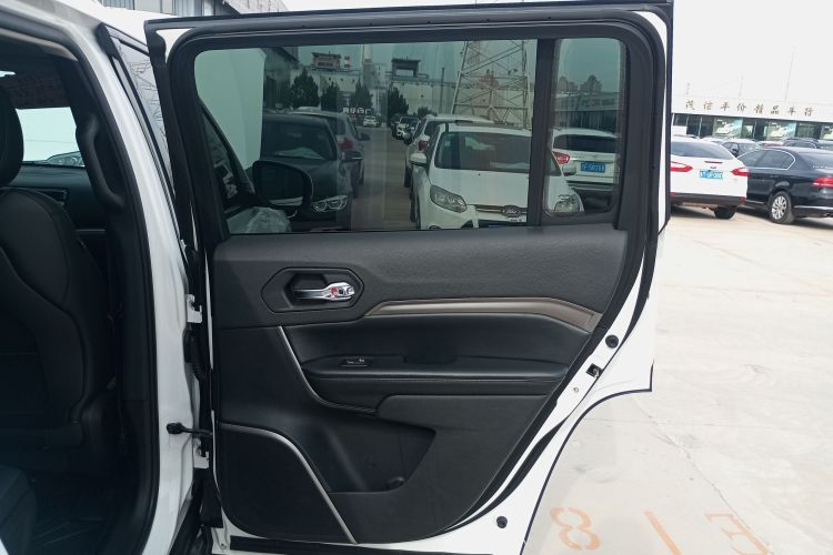 Used Jeep Commander 2018 2.0T Two-Wheel Drive Enjoyment Version China VI Emission Standard
