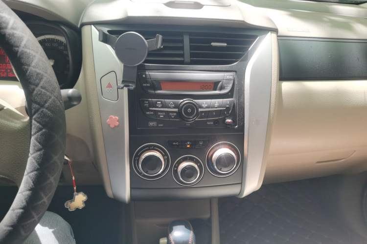 Used Venucia D50 2013 1.6L Automatic Fashion Edition Audio And AC Panel