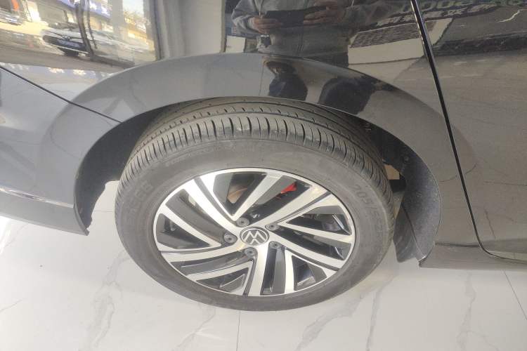 Used Volkswagen Lavida 2023 300TSI DSG Starry Full-Comfort Edition Right Rear Wheel Hub