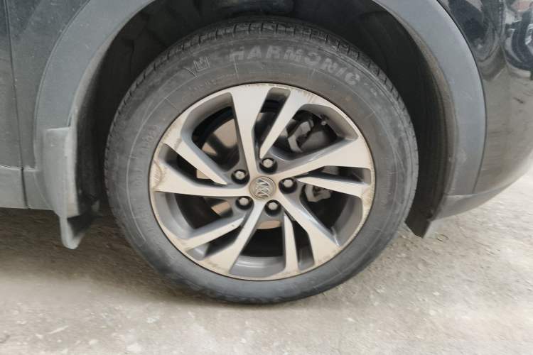 Used Buick Envision 2022 Encore S 552T Two-Wheel-Drive Luxury Model Right Front Wheel Hub