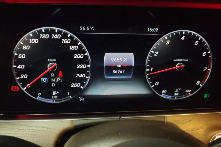 Used Mercedes-Benz E-Class 2020 Restyled E 300 L Exclusive Edition Odometer Close Up