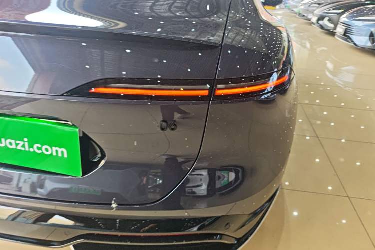 Used Avatr 06 2025 Ultra Pure Electric Edition Exterior 3