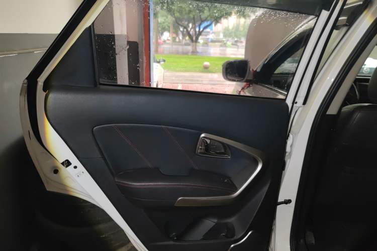 Used Huatai Santa Fe 2016 1.5T Gasoline Manual Two-Wheel Drive Elite Model
