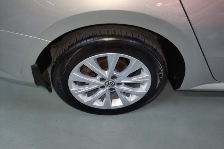 Used Volkswagen Lavida 2017 230TSI DSG Comfort Edition Right Rear Wheel Hub